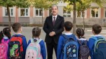 Dilovası’nda minik öğrencilere çanta ve kırtasiye desteği