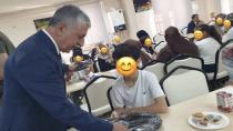 Dilovası’nda çocuklara okul kıyafeti ve kırtasiye desteği