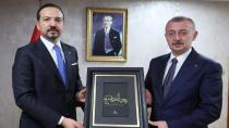Zorlu’dan Büyükakın’a övgü: “Kendisi sadece hizmet üretmiyor, kavram da üretiyor”